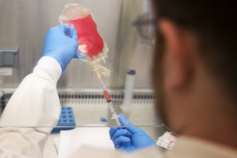 caption: Cell technologist Ian Townsend thaws T-cells for infusion in the Swim Across America Cellular Therapy Lab on Wednesday, October 25, 2017, at the Fred Hutch Eastlake Building in Seattle. 