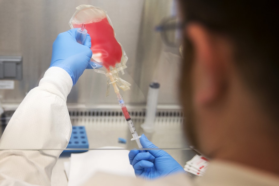 caption: Cell technologist Ian Townsend thaws T-cells for infusion in the Swim Across America Cellular Therapy Lab on Wednesday, October 25, 2017, at the Fred Hutch Eastlake Building in Seattle.
